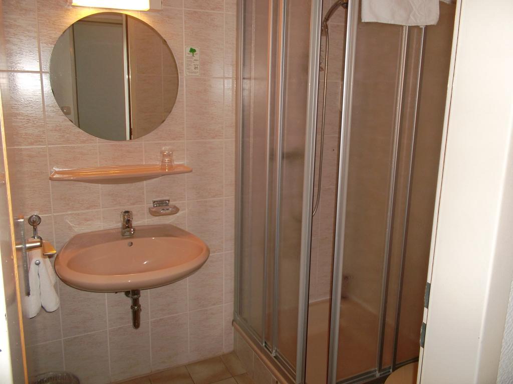 Hotel Hubertus Brome Room photo